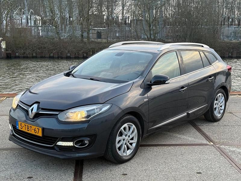 Grijs Occasion 2013 Renault Mégane GrandTour Bose Edition Stationwagen | € 3.995 (Iets duurder) - Afbeelding 1/4