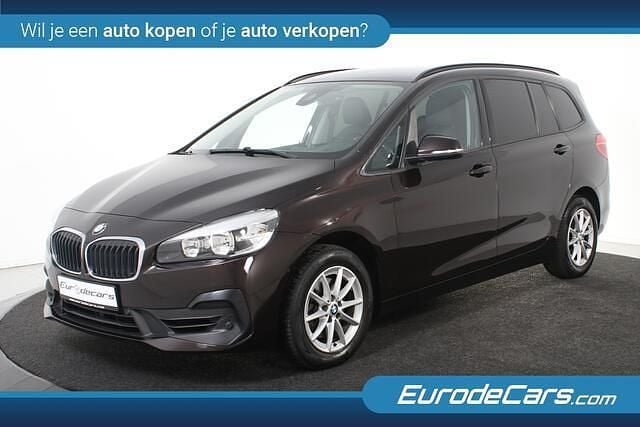 Bruin (metallic) Gebruikt 2019 BMW 218 Executive Stationwagen | € 15.500 (Super prijs) - Afbeelding 1/4