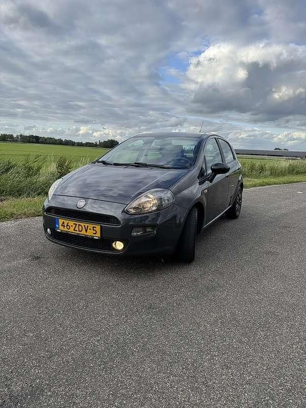 Grijs Gebruikt 2012 Fiat Punto Pop MPV | € 4.650 (Duur) - Afbeelding 1/3