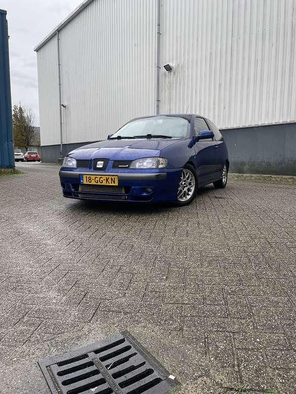 Blauw Occasion 2000 Seat Ibiza CUPRA Hatchback | € 2.250 - Afbeelding 1/4