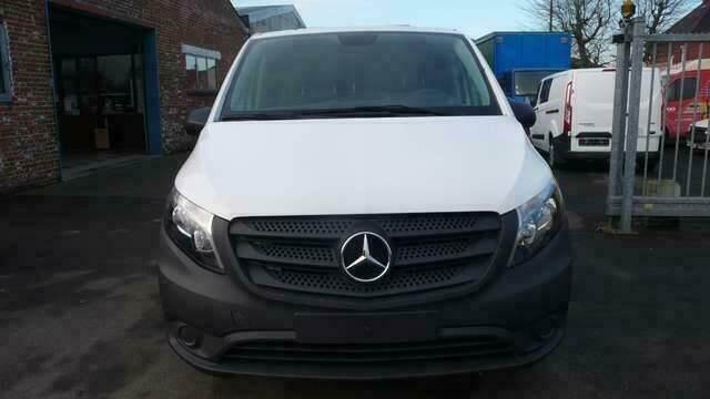 Wit Gebruikt 2018 Mercedes Vito MPV | € 19.784 (Eerlijke prijs) - Afbeelding 1/4