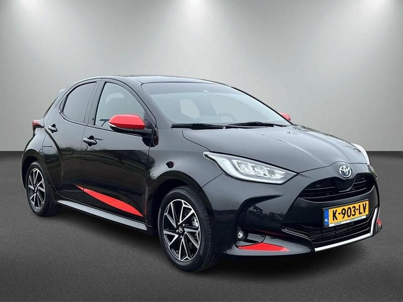 Occasion Toyota Yaris Hybrid Executive 2021 Zwart (metallic) Hatchback