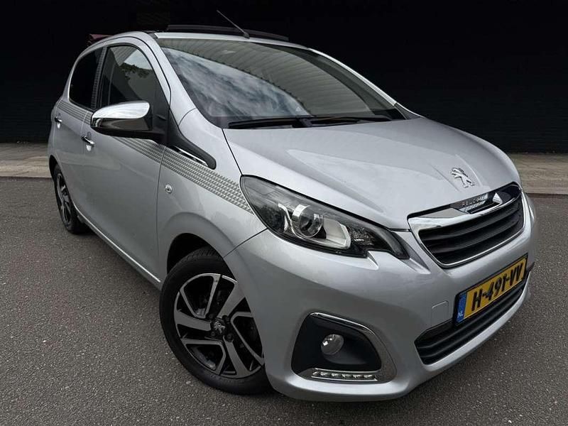 Grijs Gebruikt 2017 Peugeot 108 Allure Top Hatchback | € 10.995 (Eerlijke prijs) - Afbeelding 1/4