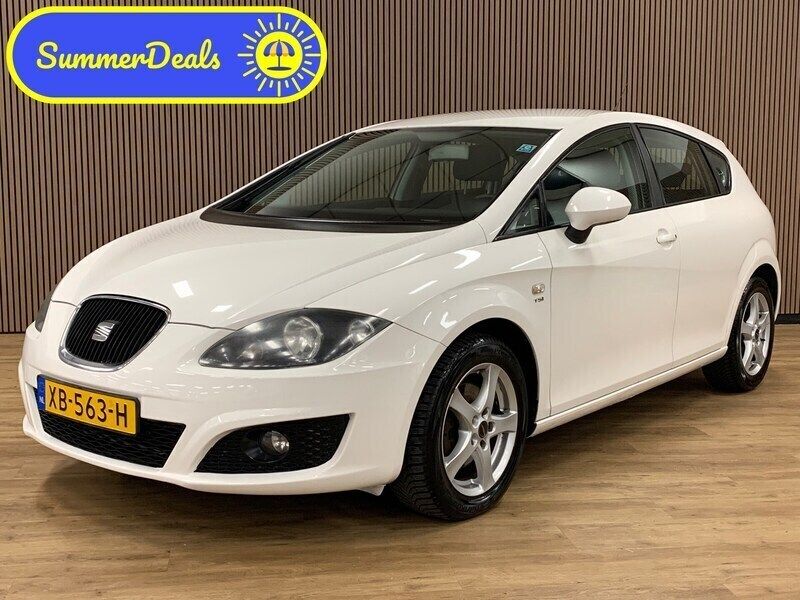 Wit, metallic lak Gebruikt 2011 Seat Leon Reference Hatchback | € 5.945 (Iets duurder) - Afbeelding 1/4