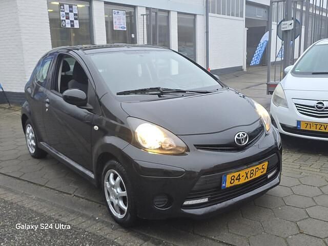 Occasion Toyota Aygo 68 PK (50 kW) 2012 Zwart Hatchback