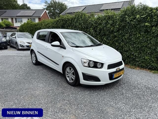 Wit Gebruikt 2011 Chevrolet Aveo LT Hatchback | € 2.745 (Eerlijke prijs) - Afbeelding 1/4