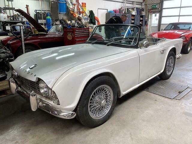Wit Gebruikt 1963 Triumph TR4 Sedan | € 29.500 - Afbeelding 1/4