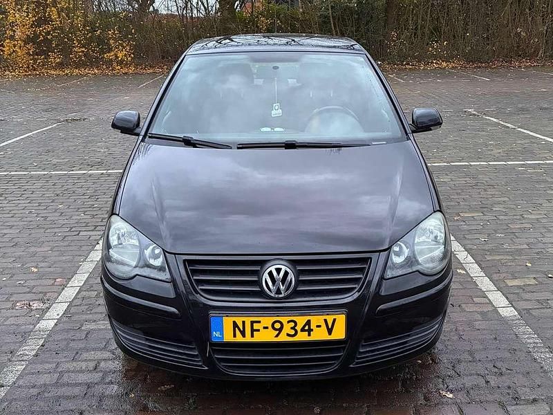 Zwart Gebruikt 2009 VW Polo Trendline Hatchback | € 3.000 (Goede deal) - Afbeelding 1/4