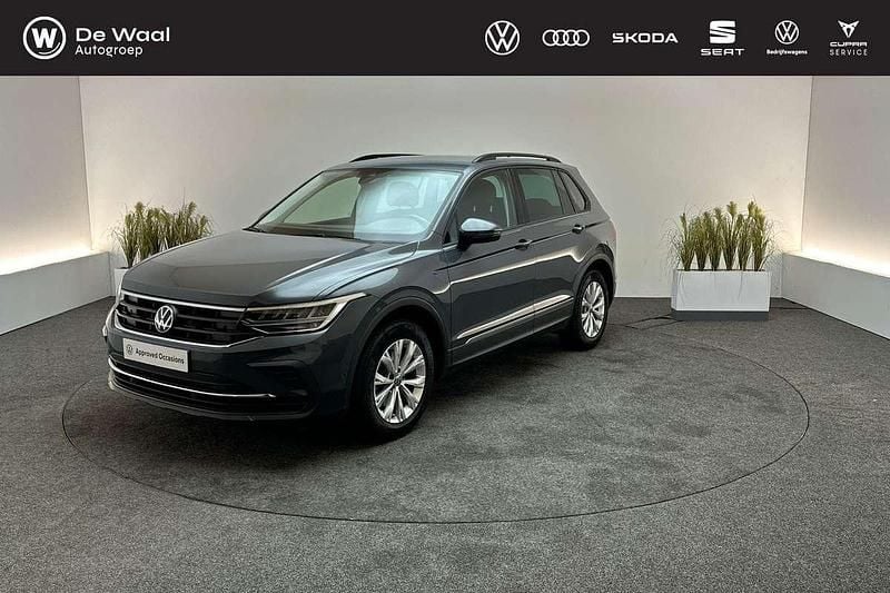 Grijs Gebruikt 2023 VW Tiguan Life SUV | € 34.895 (Super prijs) - Afbeelding 1/3