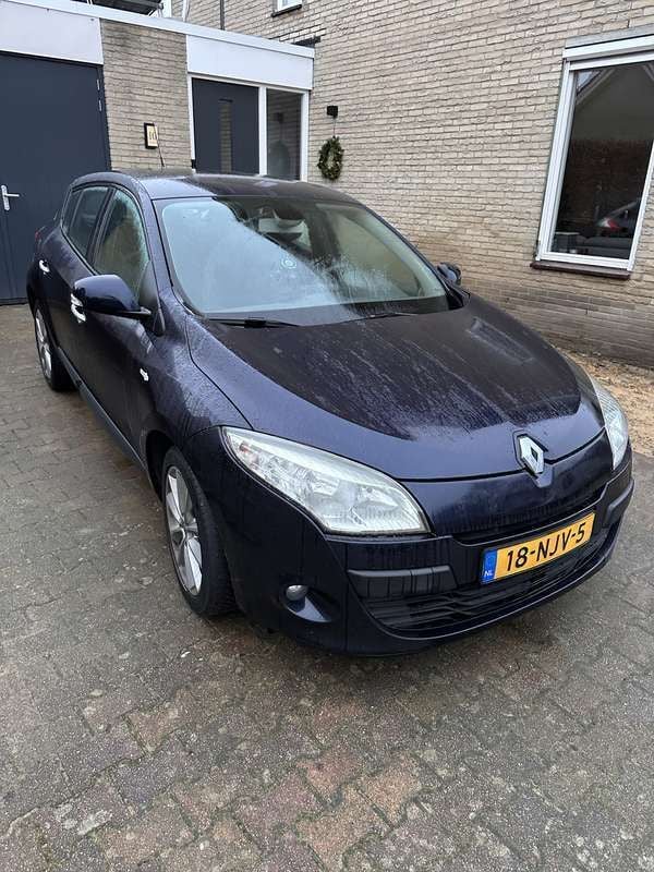 Blauw Gebruikt 2010 Renault Mégane III Hatchback | € 3.500 (Eerlijke prijs) - Afbeelding 1/4
