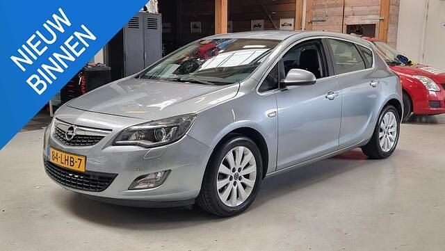 Grijs Gebruikt 2010 Opel Astra Cosmo Hatchback | € 8.499 (Iets duurder) - Afbeelding 1/4