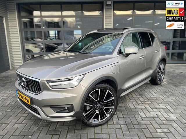Grijs (metallic) Occasion 2020 Volvo XC40 Inscription SUV | € 28.900 (Eerlijke prijs) - Afbeelding 1/4