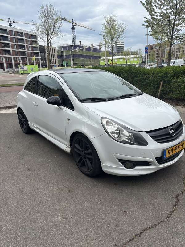 Wit Gebruikt 2009 Opel Corsa Selection Hatchback | € 2.500 (Eerlijke prijs) - Afbeelding 1/4