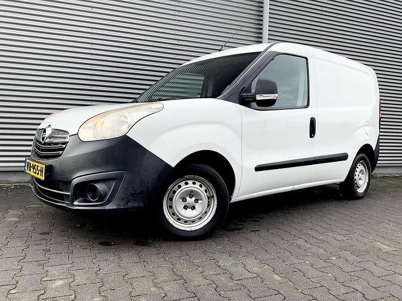 Wit Gebruikt 2015 Opel Combo Edition Sedan | € 6.353 - Afbeelding 1/4