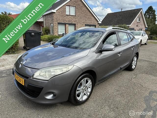 Grijs Gebruikt 2009 Renault Mégane GrandTour Dynamique Stationwagen | € 2.250 (Goede deal) - Afbeelding 1/4