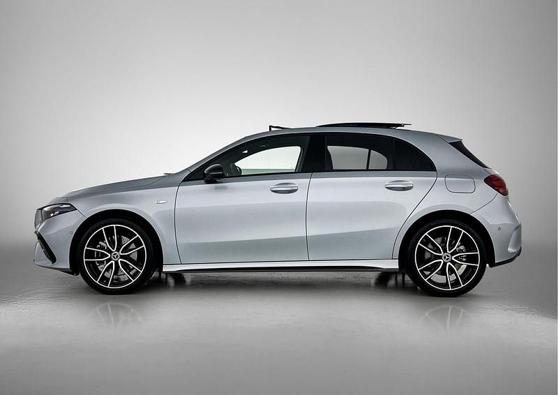 Occasion Mercedes A250 Business 211 PK (155 kW) 2025 Zilver (metallic) Hatchback