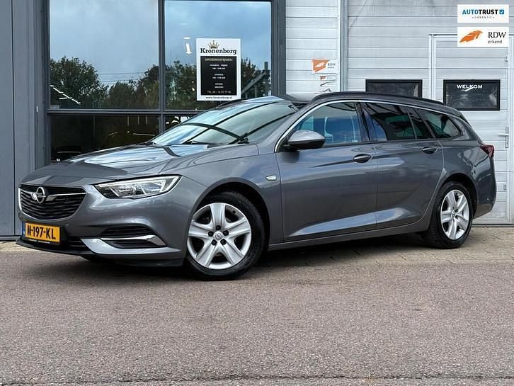 Grijs Gebruikt 2018 Opel Insignia Innovation Stationwagen | € 15.450 (Eerlijke prijs) - Afbeelding 1/4