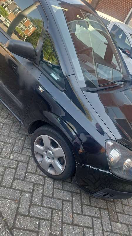 Zwart Gebruikt 2005 Opel Zafira Business MPV | € 1.250 - Afbeelding 1/4