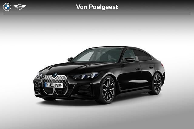 Saphirschwarz metallic (475) (zwart metallic) Nieuw 2025 BMW i4 M Sport Sedan | € 74.015 (Goede deal) - Afbeelding 1/4