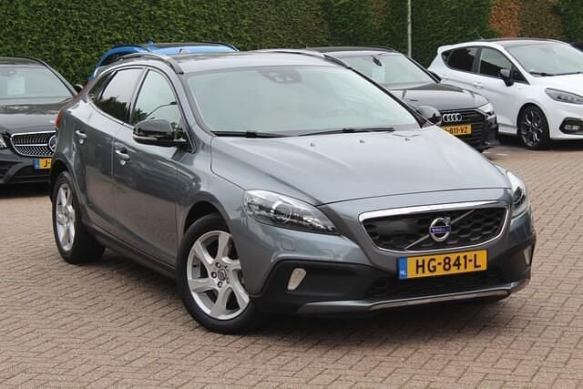 Grijs, metallic lak Gebruikt 2014 Volvo V40 CC Summum Stationwagen | € 15.950 (Eerlijke prijs) - Afbeelding 1/4