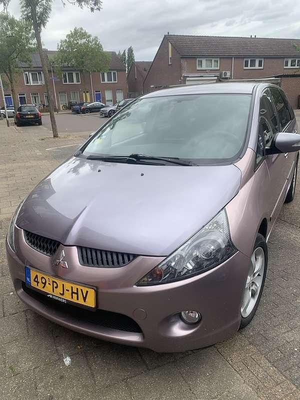 Rood Gebruikt 2004 Mitsubishi Grandis Intense MPV | € 1.750 (Eerlijke prijs) - Afbeelding 1/4