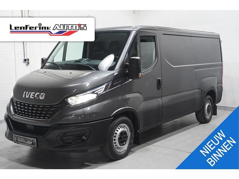 Grijs Gebruikt 2021 Iveco Daily Sedan | € 28.800 - Afbeelding 1/4