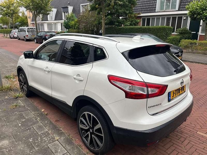 Wit Gebruikt 2015 Nissan Qashqai Tekna SUV | € 7.500 - Afbeelding 1/4