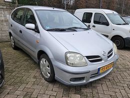 Nissan Almera Tino