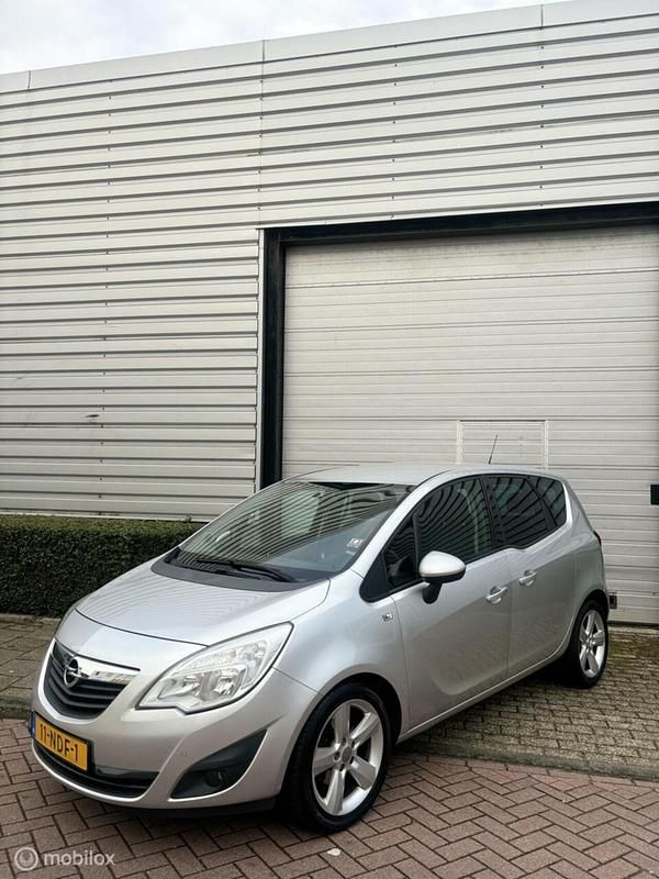 Grijs Occasion 2010 Opel Meriva Edition MPV | € 4.250 (Eerlijke prijs) - Afbeelding 1/4