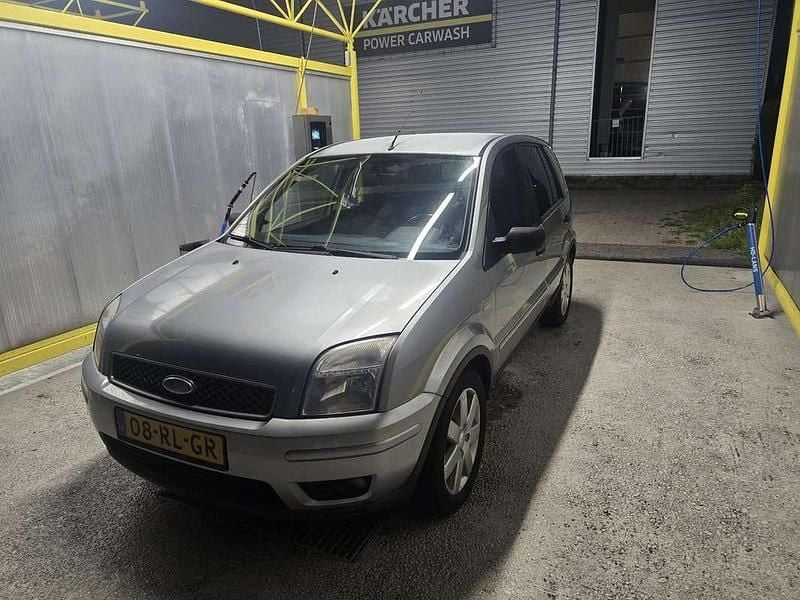 Zilver Gebruikt 2005 Ford Fusion Futura MPV | € 2.200 (Eerlijke prijs) - Afbeelding 1/4