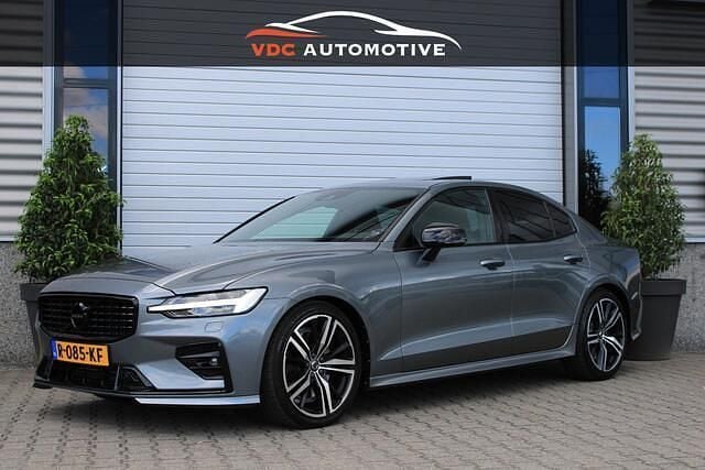 Grijs Gebruikt 2019 Volvo S60 R-Design Sedan | € 28.950 (Eerlijke prijs) - Afbeelding 1/4