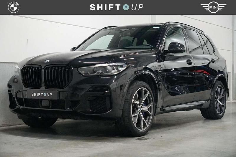 Zwart, metallic lak Gebruikt 2022 BMW X5 M Sport SUV | € 63.940 (Goede deal) - Afbeelding 1/3