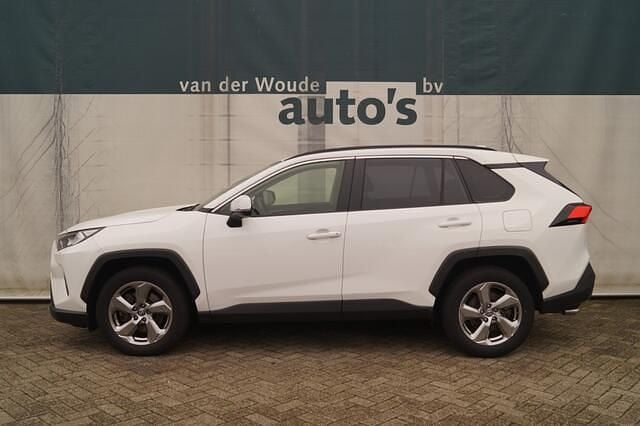 Wit Occasion 2021 Toyota RAV4 Style SUV | € 25.900 (Eerlijke prijs) - Afbeelding 1/4