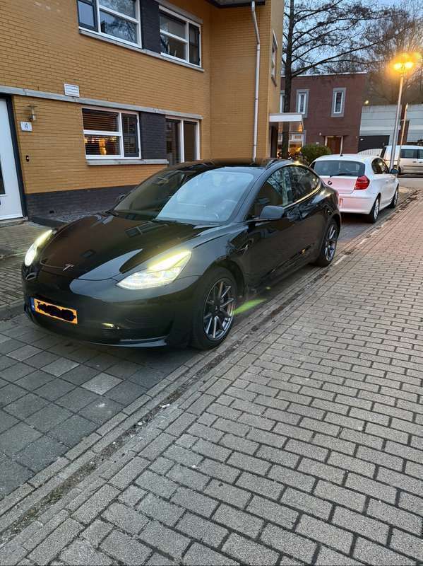 Gebruikt 2022 Tesla Model 3 Sedan | € 30.000 (Eerlijke prijs) - Afbeelding 1/4