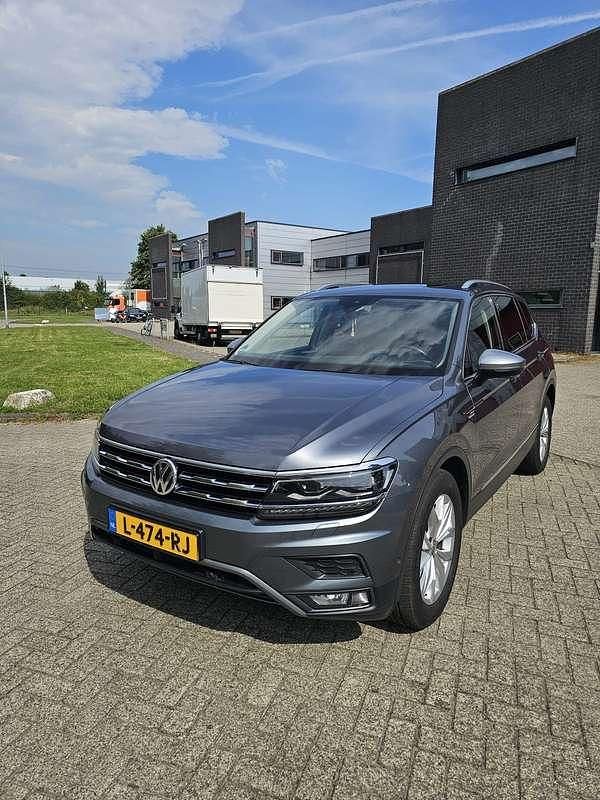Grijs Occasion 2018 VW Tiguan R SUV | € 22.000 - Afbeelding 1/4