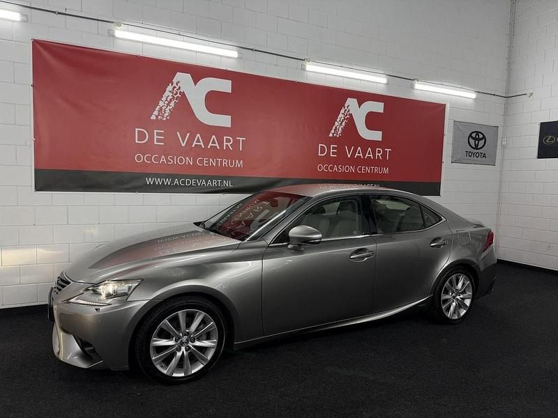 Grijs Gebruikt 2013 Lexus IS300h Sedan | € 14.750 (Duur) - Afbeelding 1/4