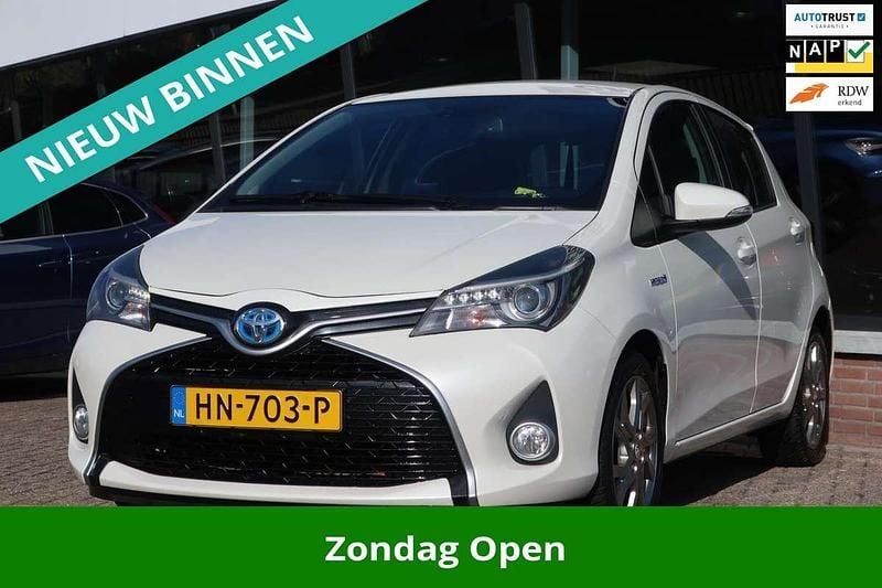 Wit Gebruikt 2015 Toyota Yaris Hybrid Hatchback | € 10.945 (Eerlijke prijs) - Afbeelding 1/4