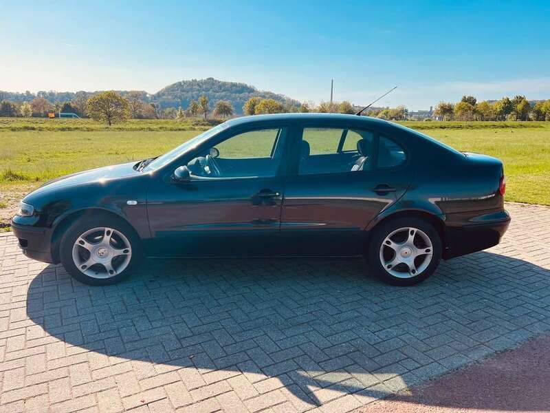 Zwart Gebruikt 2003 Seat Toledo Sport Sedan | € 1.100 (Super prijs) - Afbeelding 1/4