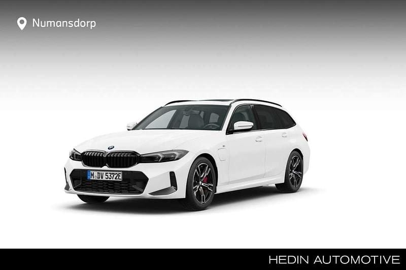 Wit Nieuw 2025 BMW 330e M Sport Stationwagen | € 66.399 (Super prijs) - Afbeelding 1/4