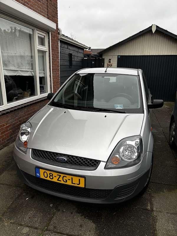 Grijs Occasion 2008 Ford Fiesta Cool & Sound Edition Hatchback | € 2.700 (Eerlijke prijs) - Afbeelding 1/4