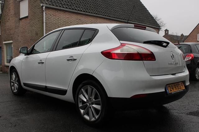 Occasion Renault Mégane III Dynamique 131 PK (96 kW) 2011 Wit (metallic) Hatchback