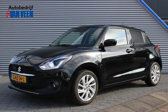 Zwart Gebruikt 2022 Suzuki Swift Hatchback | € 16.945 (Eerlijke prijs) - Afbeelding 1/4