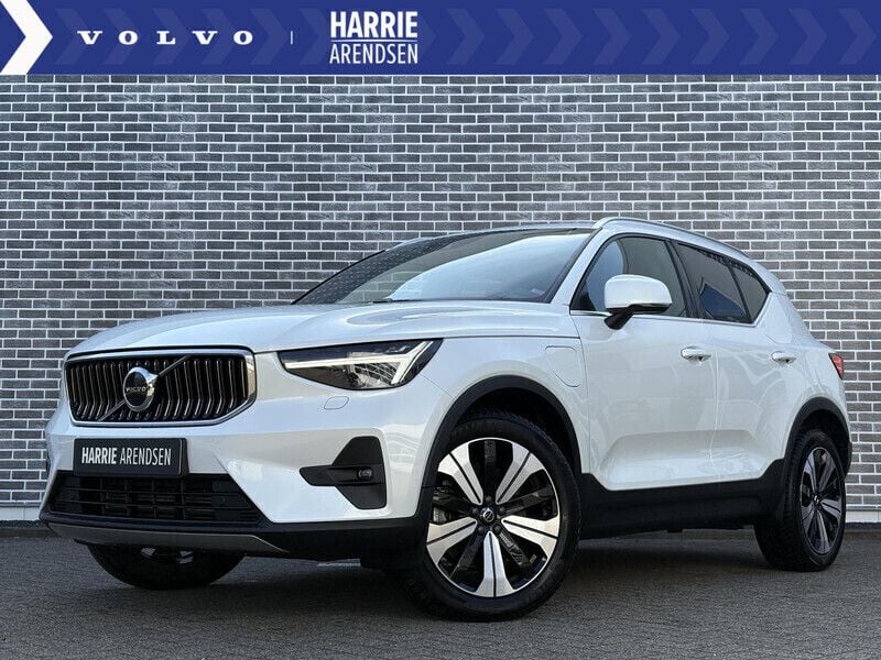 Wit Gebruikt 2022 Volvo XC40 Plus SUV | € 37.694 (Eerlijke prijs) - Afbeelding 1/4