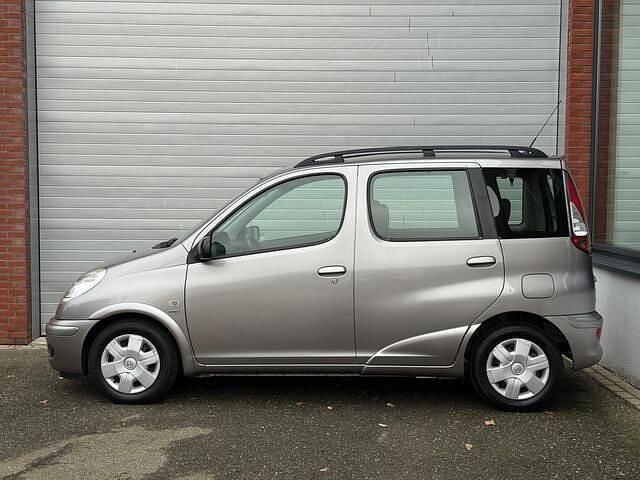 Occasion Toyota Yaris Verso Sol 84 PK (61 kW) 2005 Grijs (metallic) MPV