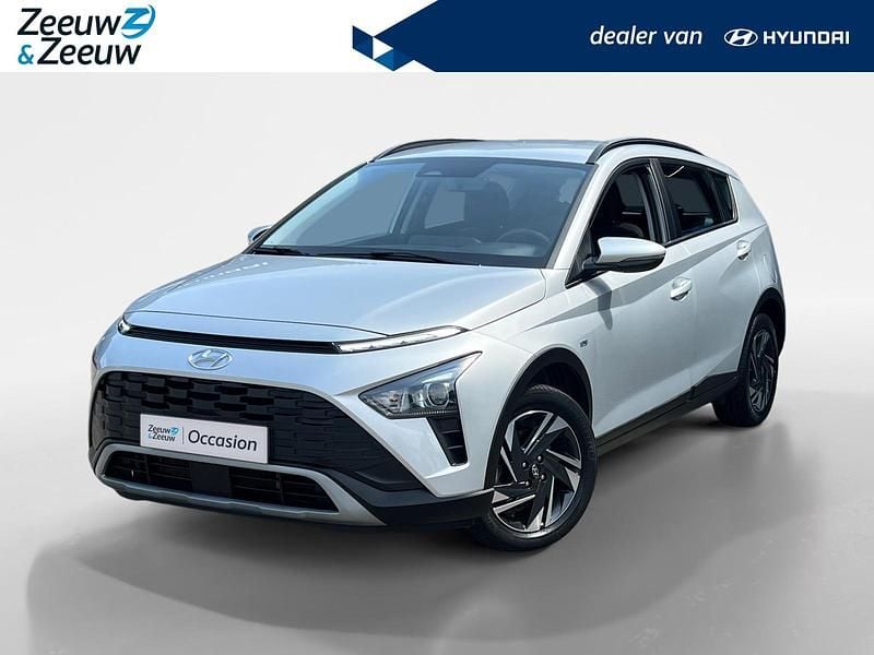 Sleek silver metallic (rys) Gebruikt 2022 Hyundai Bayon Comfort SUV | € 18.950 (Goede deal) - Afbeelding 1/4
