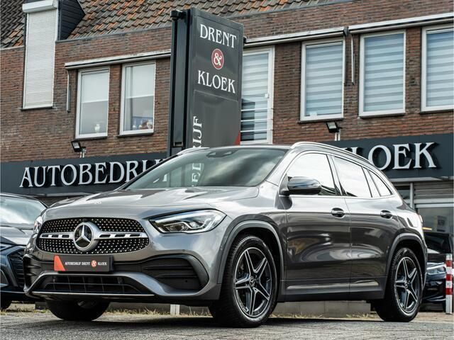 Grijs Gebruikt 2020 Mercedes GLA200 AMG line SUV | € 34.950 (Eerlijke prijs) - Afbeelding 1/4