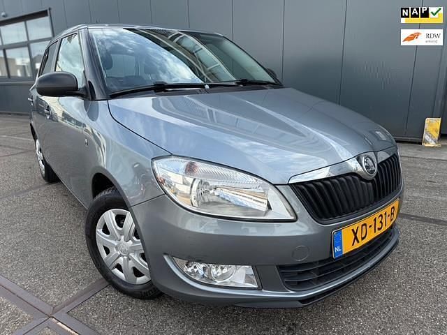 Grijs Gebruikt 2013 Skoda Fabia Active Hatchback | € 3.940 (Eerlijke prijs) - Afbeelding 1/4