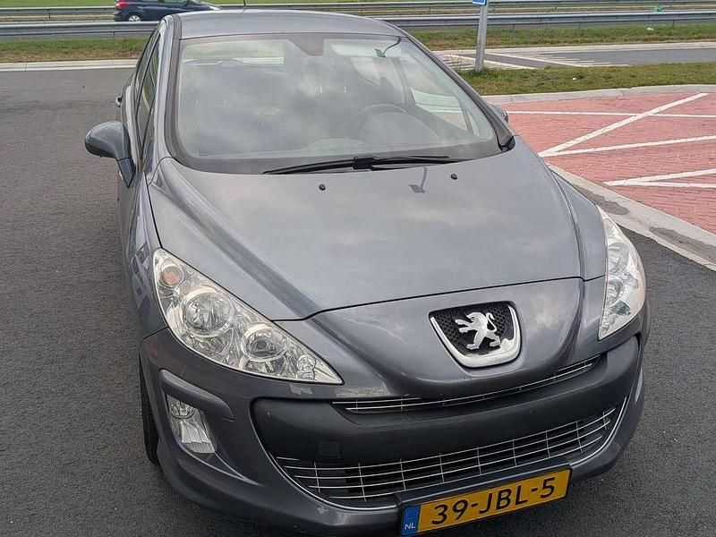 Grijs Gebruikt 2009 Peugeot 308 Style Hatchback | € 4.500 (Eerlijke prijs) - Afbeelding 1/4