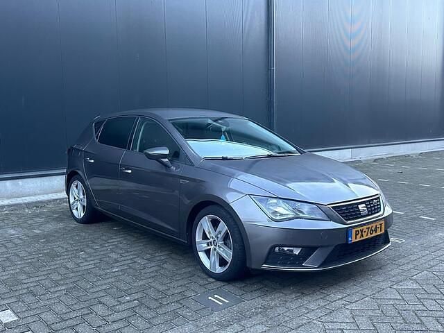 Grijs Occasion 2018 Seat Leon Business Hatchback | € 6.995 (Super prijs) - Afbeelding 1/4