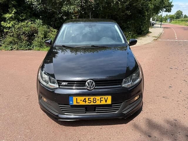 Zwart, metallic lak Gebruikt 2016 VW Polo Edition Hatchback | € 5.995 (Super prijs) - Afbeelding 1/3
